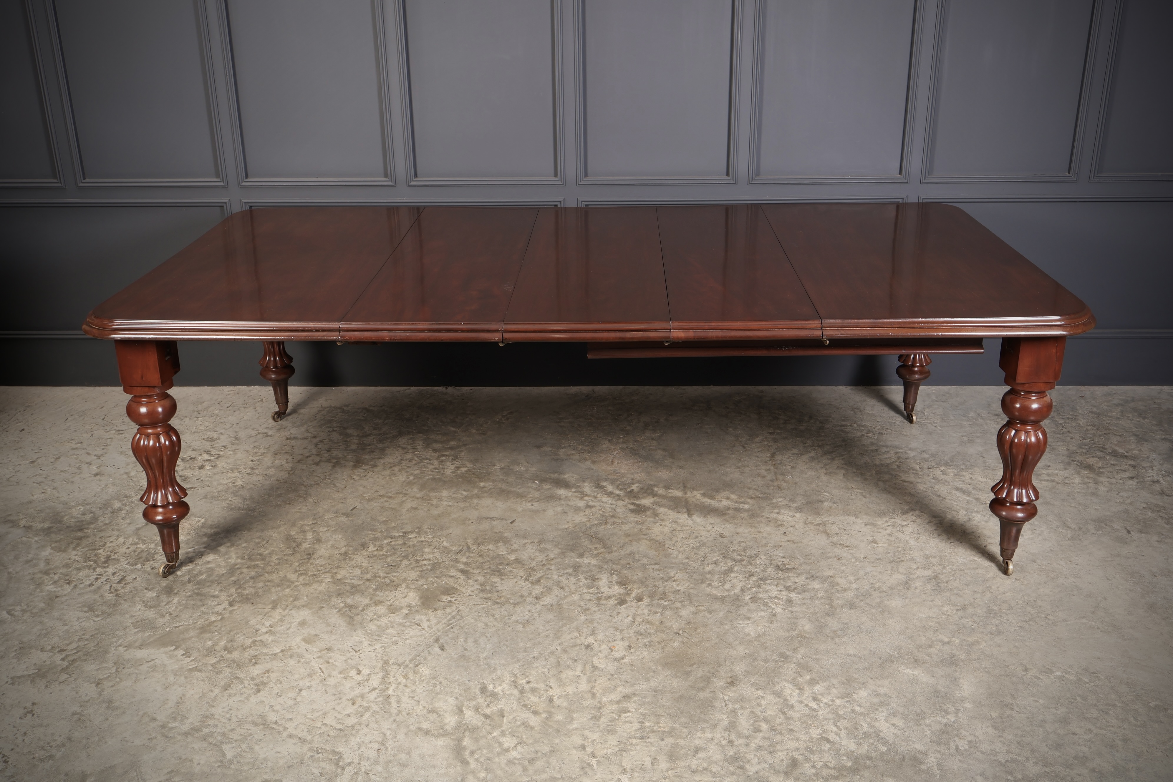 Early Victorian Mahogany Extending Dining Table - Image 13